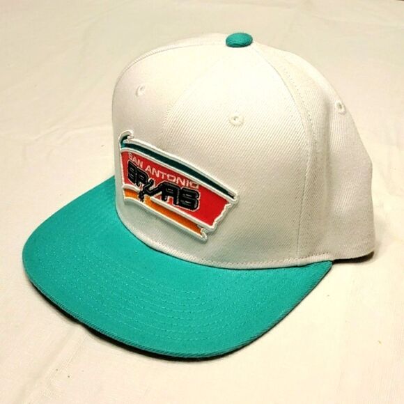 San Antonio Spurs Hat - Picture 2 of 7